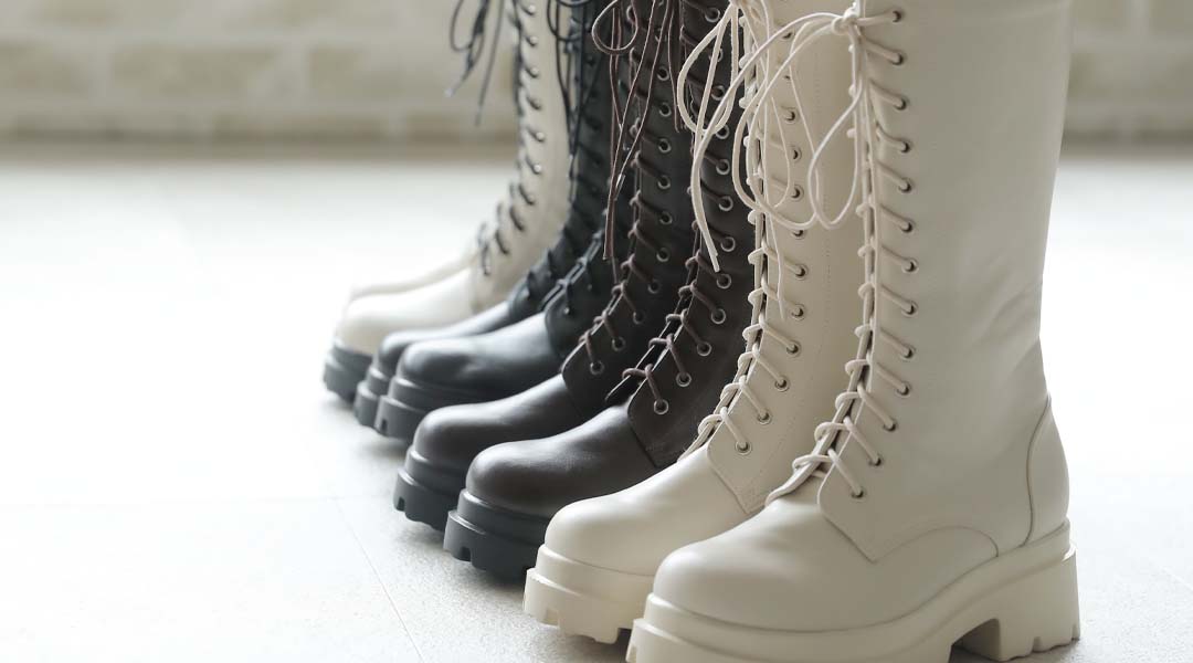 厚底レースアップミドルブーツ