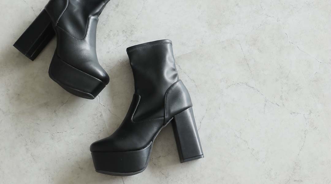 厚底プラットフォームストレッチショートブーツ