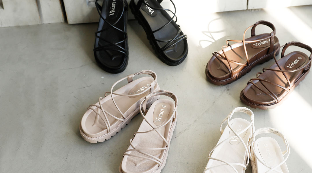 メニー華奢ストラップクリアヒールサンダル