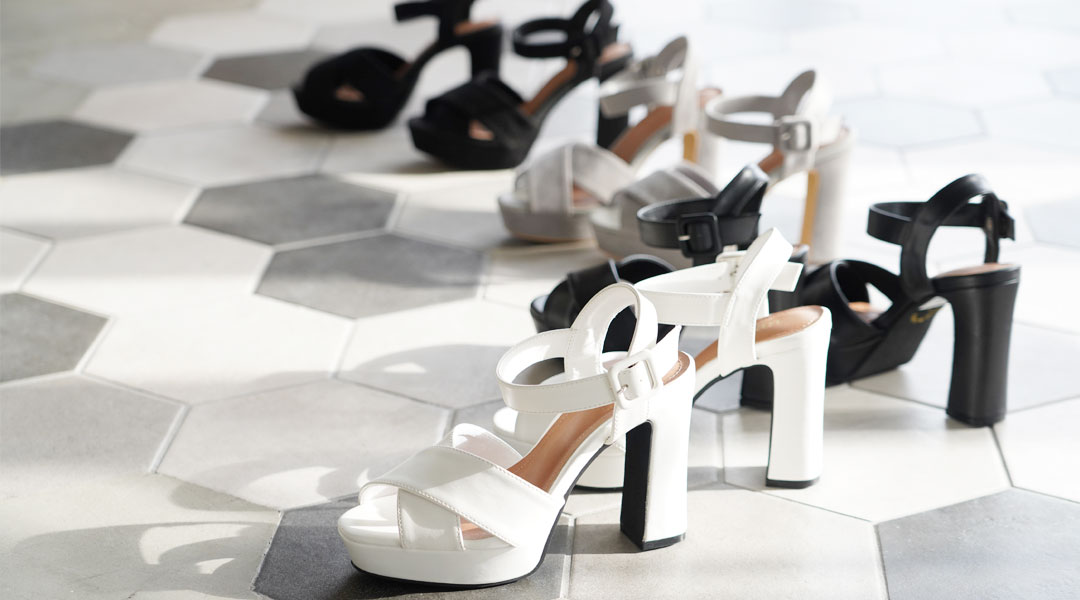 クリアヒールミュールサンダル