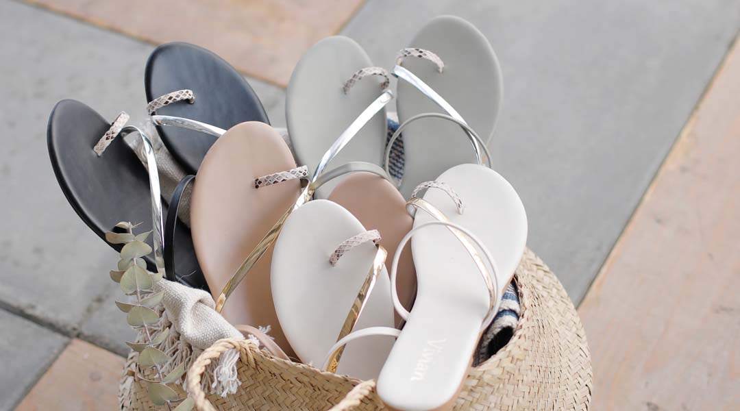 トリオカラー華奢ストラップトングフラットサンダル