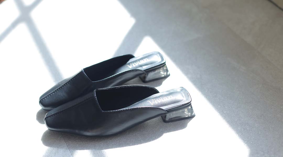 スクエアトゥクリアヒールミュールパンプス