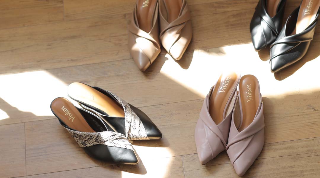 ポインテッドトゥミュールパンプス