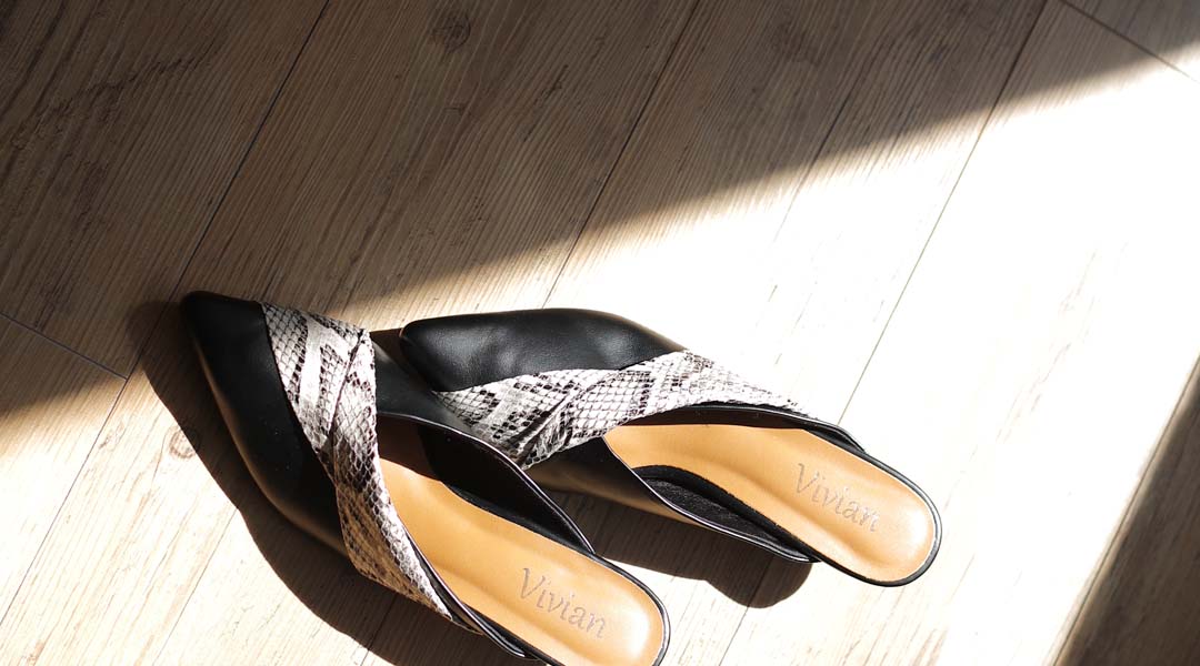 ポインテッドトゥミュールパンプス