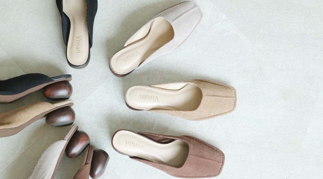 スクエアトゥウッド柄ヒールミュールパンプス