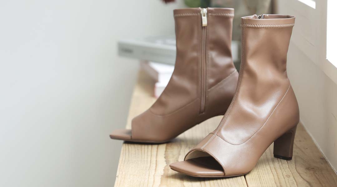 オープントゥストレッチショートブーツ