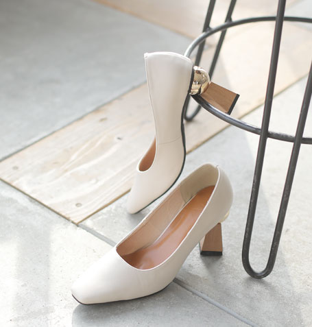 スクエアトゥシェイプヒールパンプス