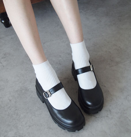 厚底ストラップマニッシュシューズ