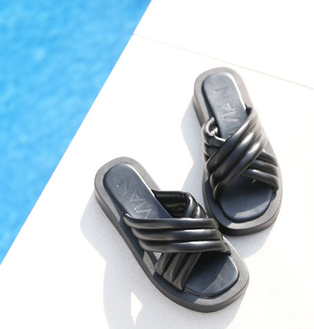 厚底パデッドクロスサンダル