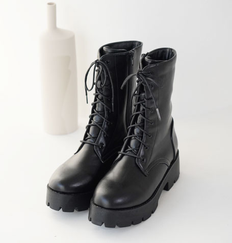 厚底レースアップショートブーツ