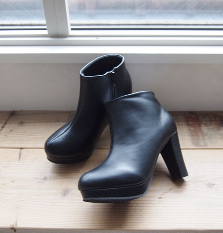 プラットフォームショートブーツ