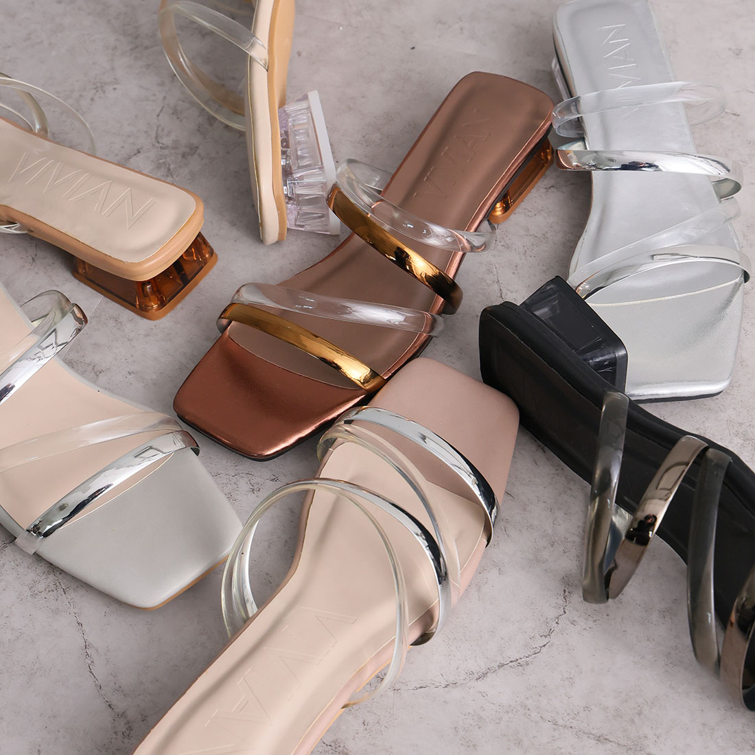 スクエアトゥメニー華奢ストラップクリアヒールサンダル