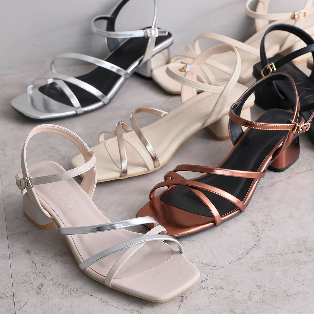 スクエアトゥアシメ華奢アンクルストラップサンダル