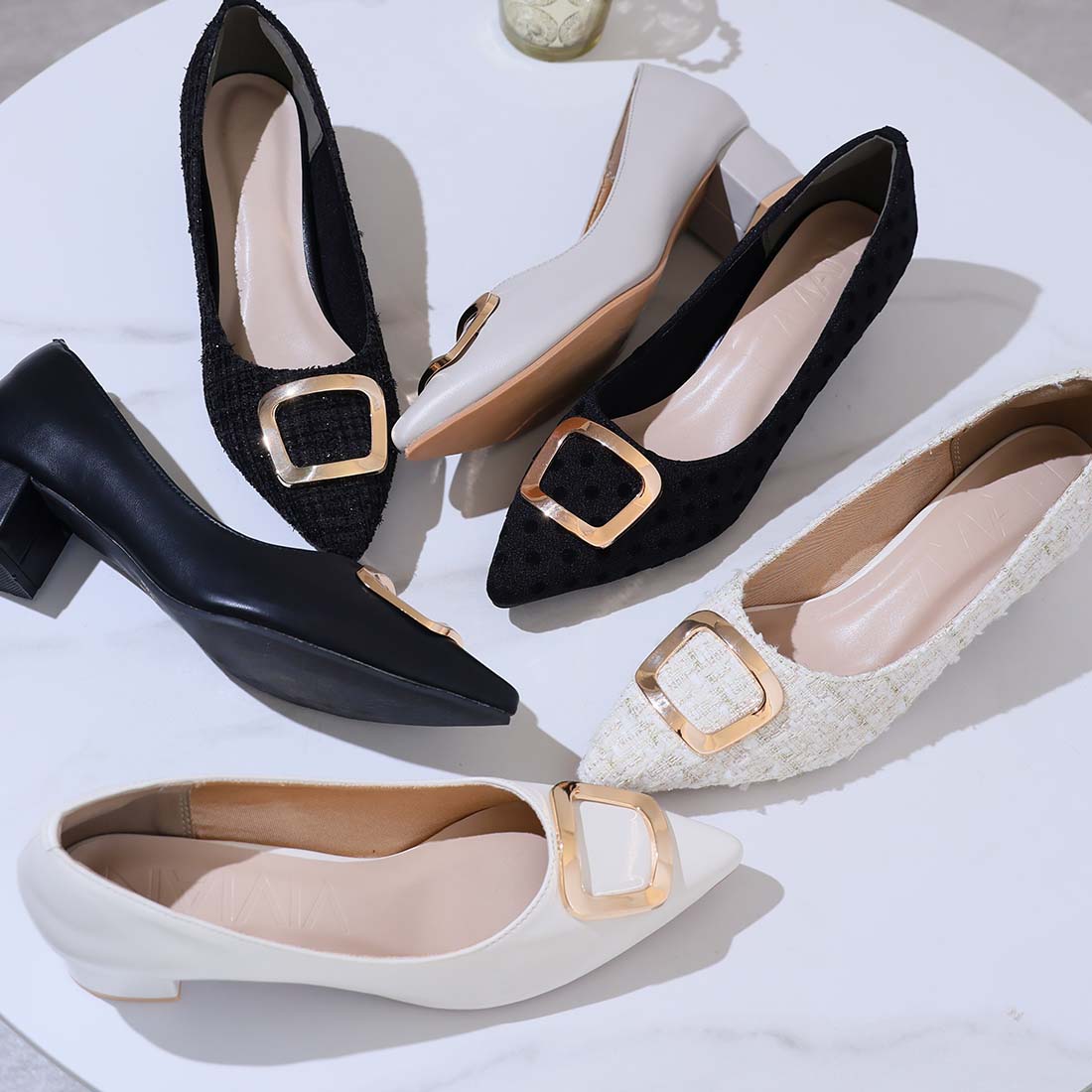 ポインテッドトゥゴールドモチーフパンプス