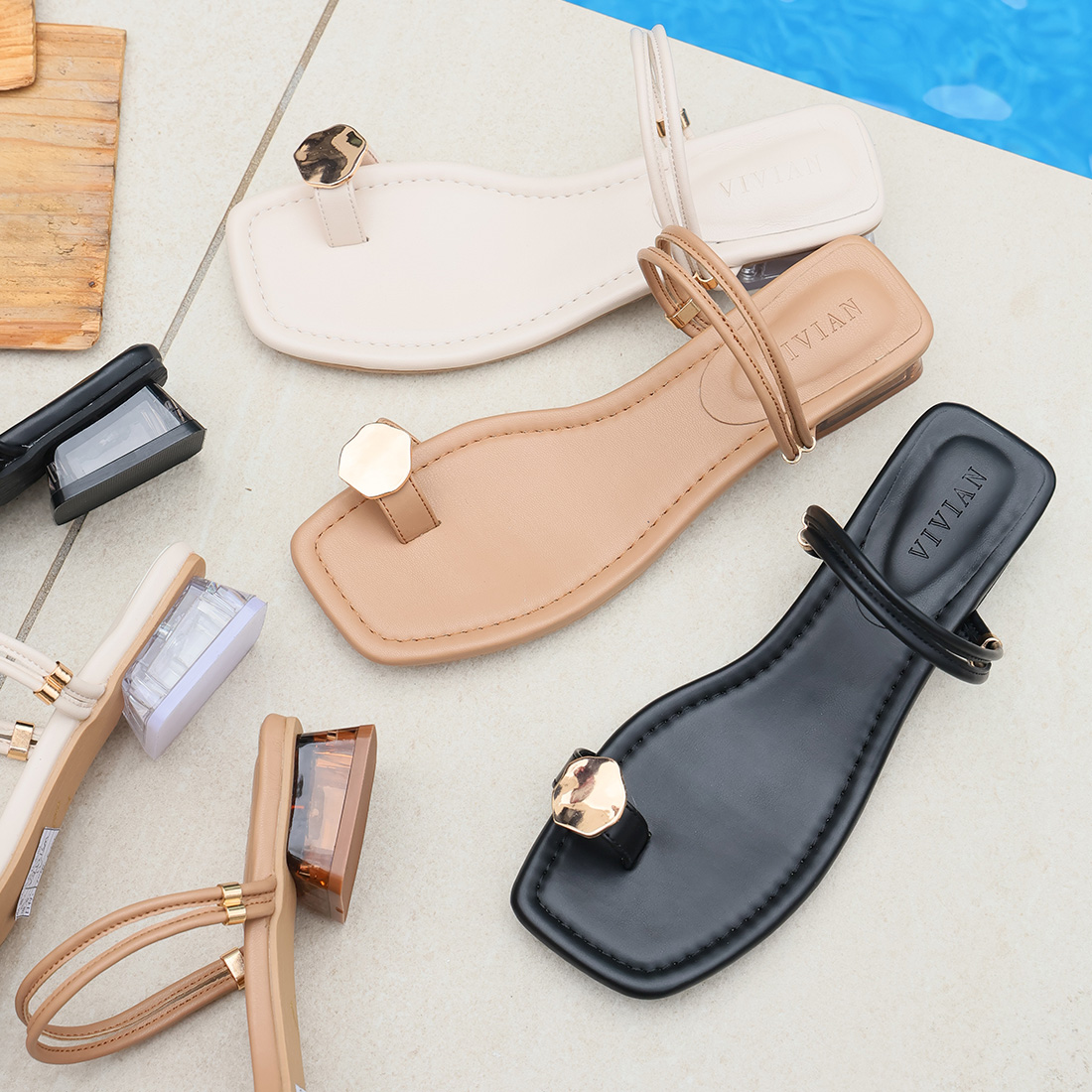 2WAYゴールドモチーフトングクリアヒールサンダル