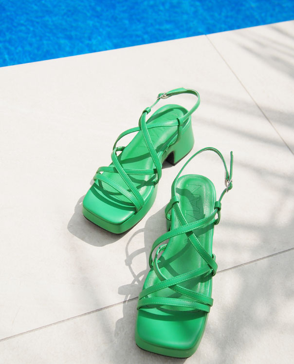 V50002SM厚底メニーストラップサンダル