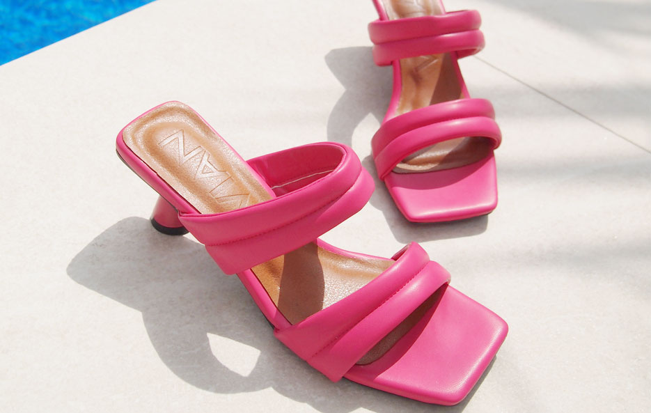 V53013SMスクエアトゥパデッドダブルベルトミュールサンダル