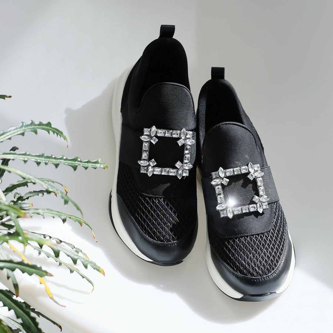 2026年春再販】ビジューバックルゴムスリッポンスニーカー ｜靴