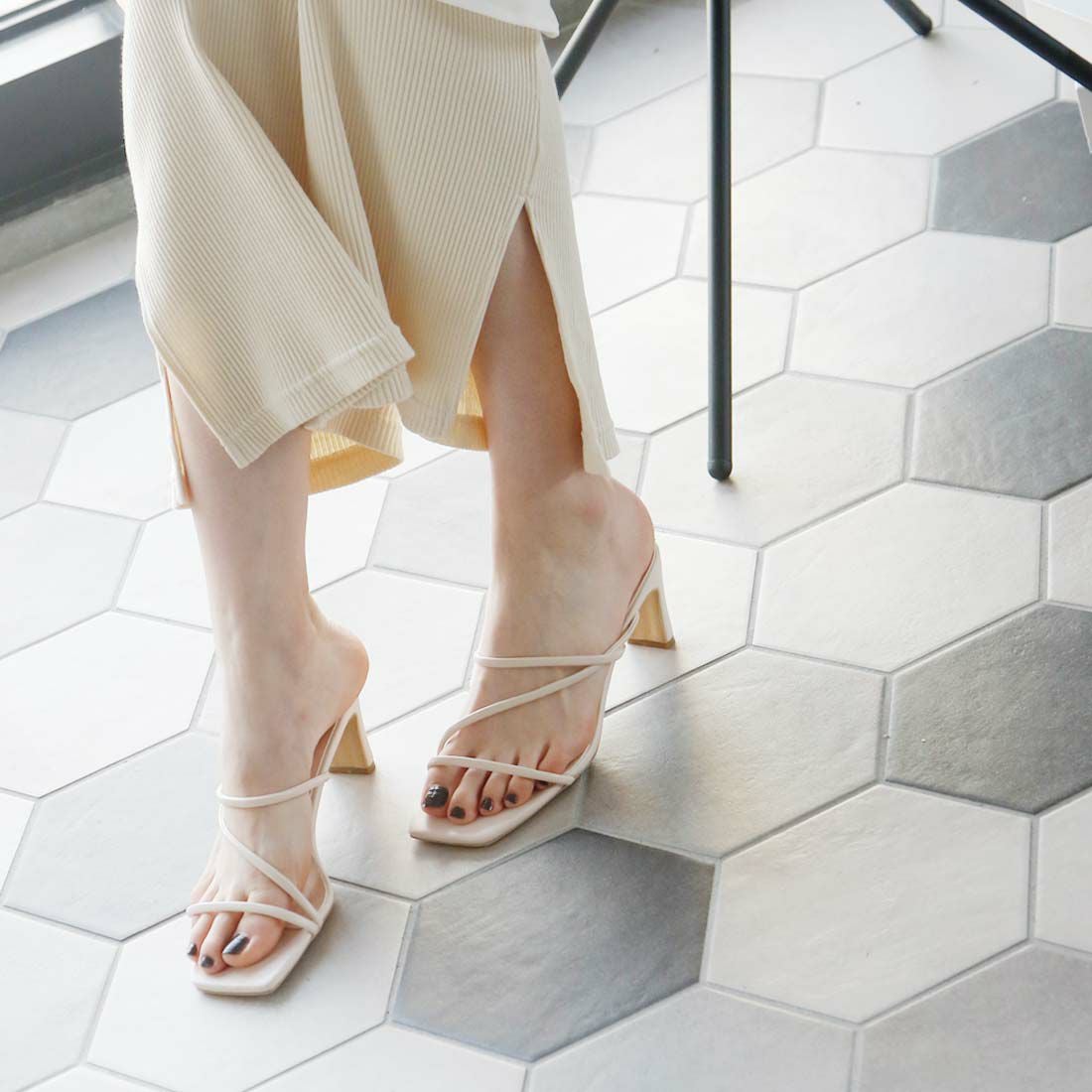 2025年新色追加】スクエアトゥアシメ華奢ストラップヒールサンダル