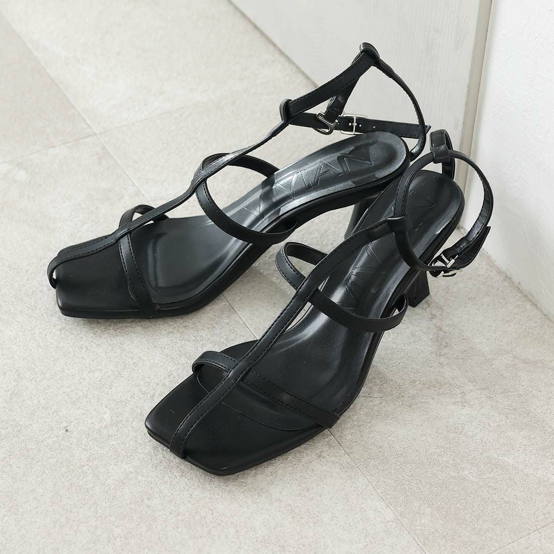 エスカーダ ESCADA ストラップサンダル黒 01_001-750.jpg