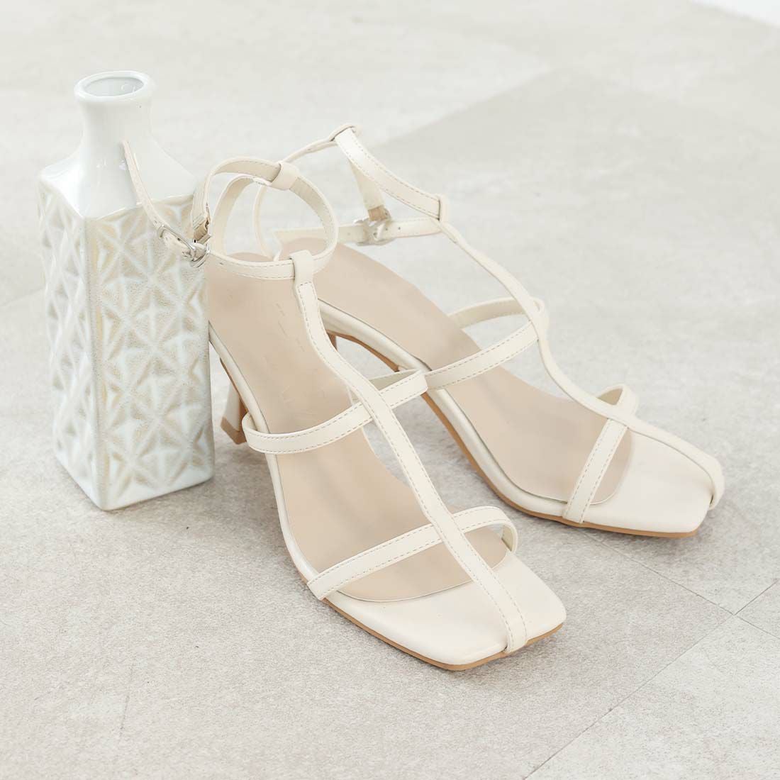 スクエアトゥ華奢Tストラップサンダル ｜靴・レディースシューズの