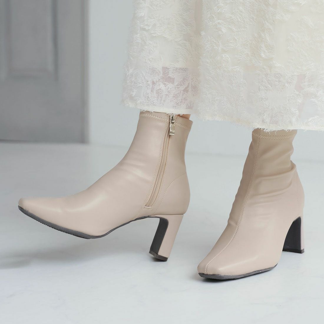 2025年新色追加】スクエアトゥプレートヒールストレッチショートブーツ