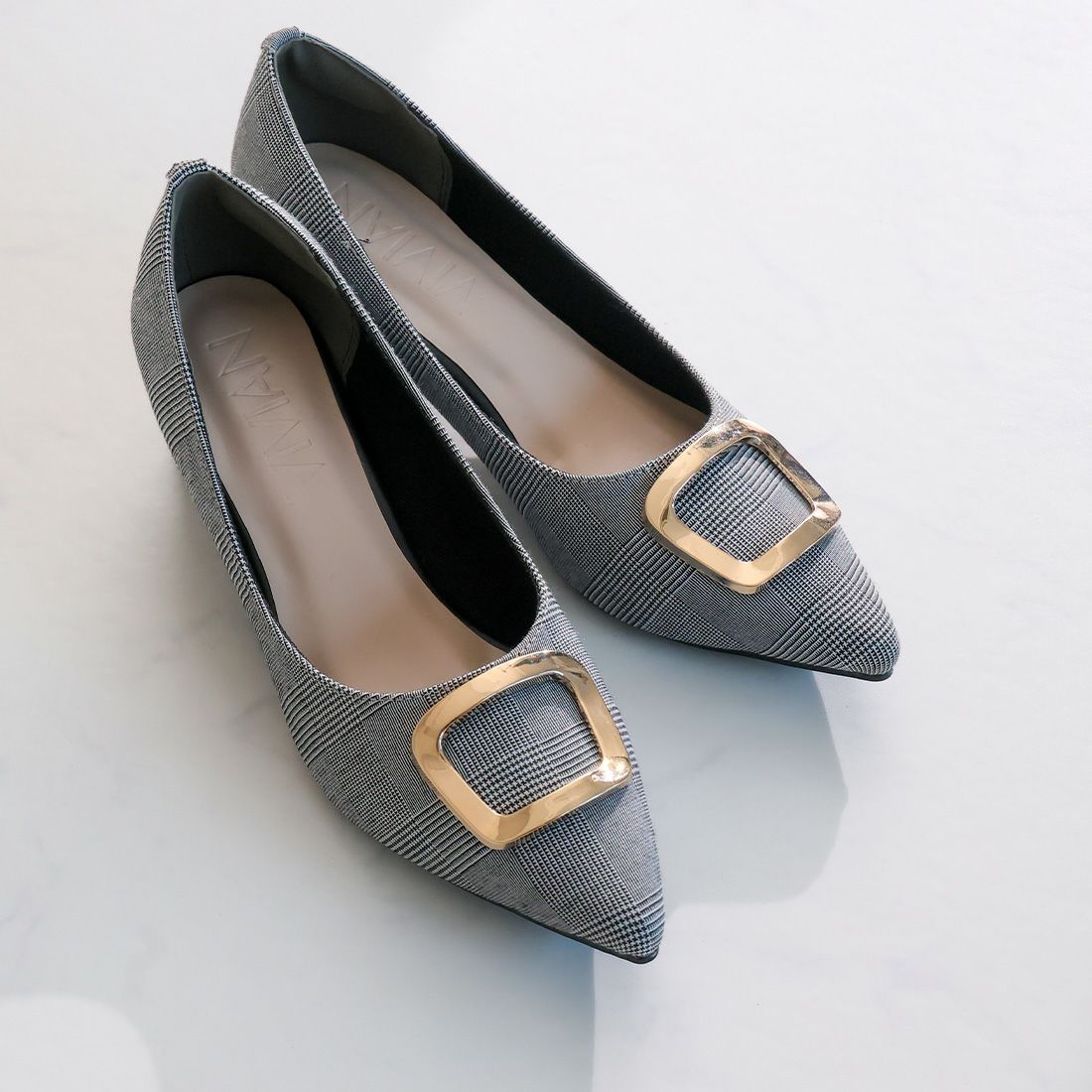 2026年春新色追加】ポインテッドトゥゴールドモチーフパンプス ｜靴