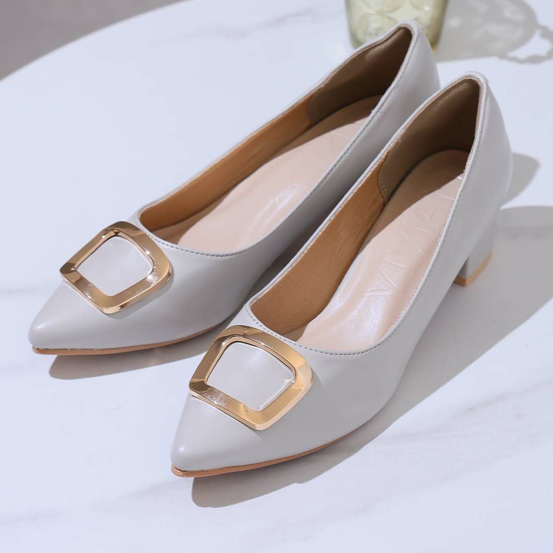 2026年春新色追加】ポインテッドトゥゴールドモチーフパンプス ｜靴