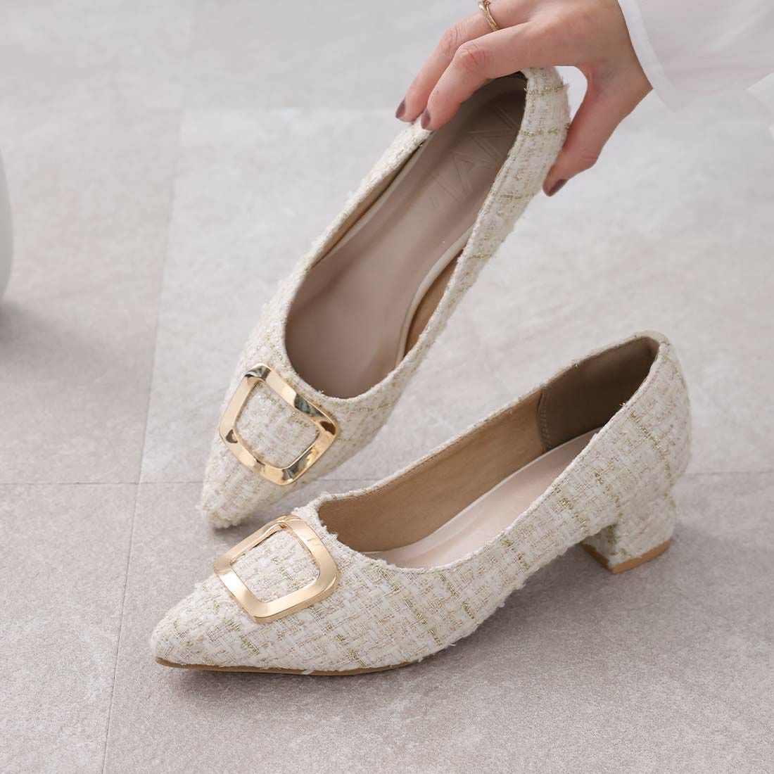 2026年春新色追加】ポインテッドトゥゴールドモチーフパンプス ｜靴