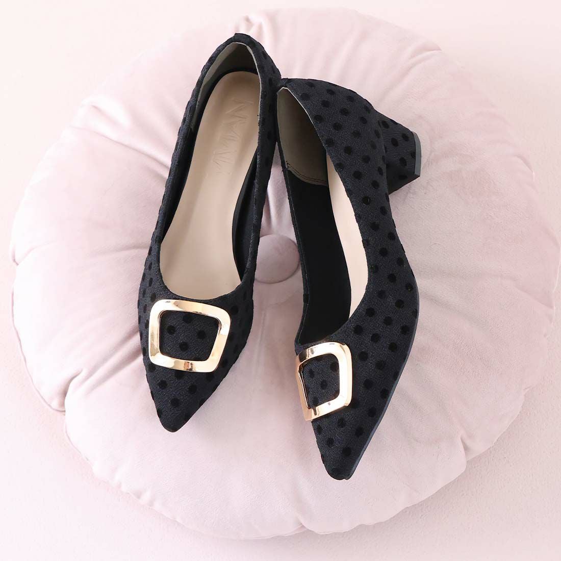 2026年春新色追加】ポインテッドトゥゴールドモチーフパンプス ｜靴