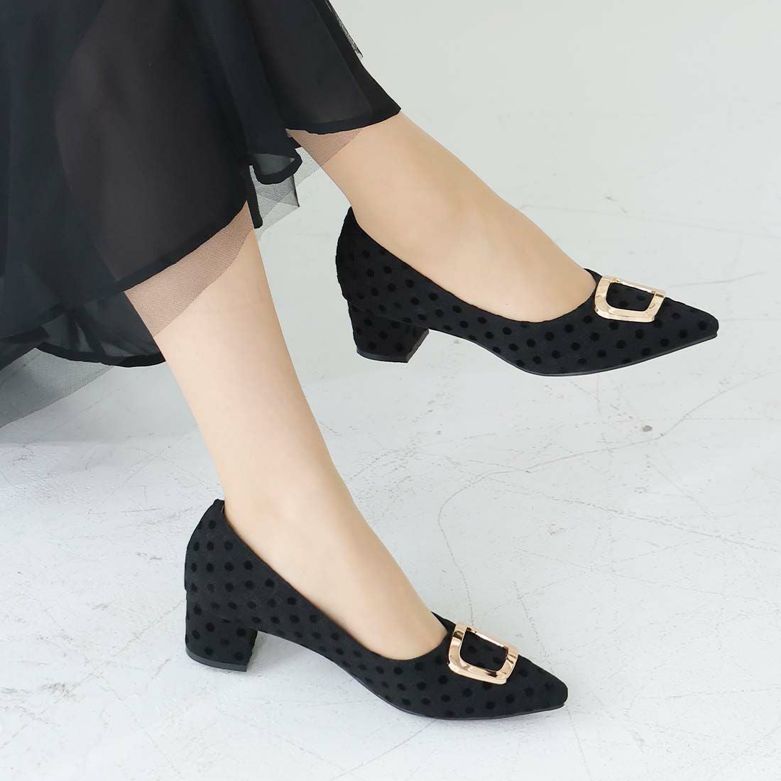 2026年春新色追加】ポインテッドトゥゴールドモチーフパンプス ｜靴