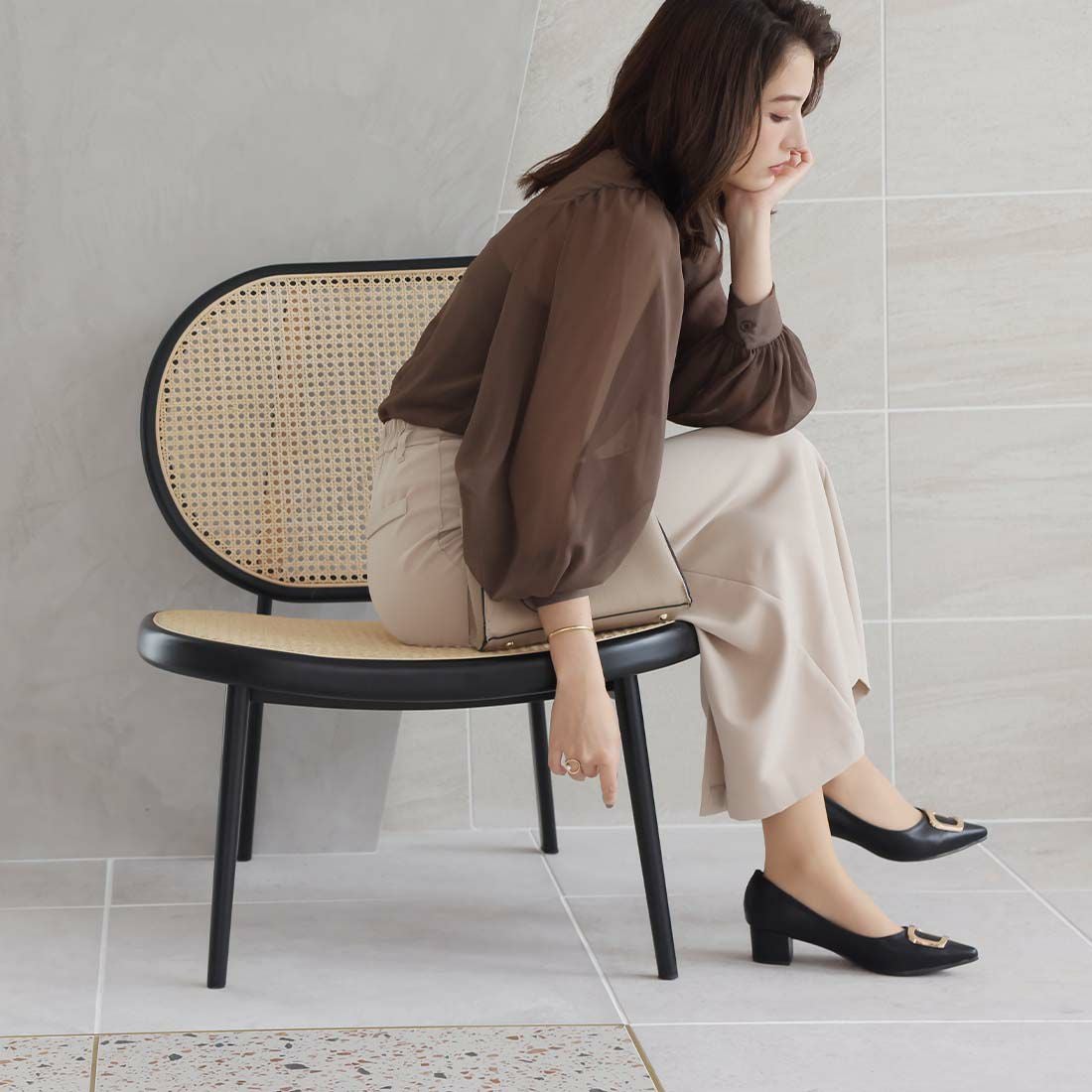 2026年春新色追加】ポインテッドトゥゴールドモチーフパンプス ｜靴