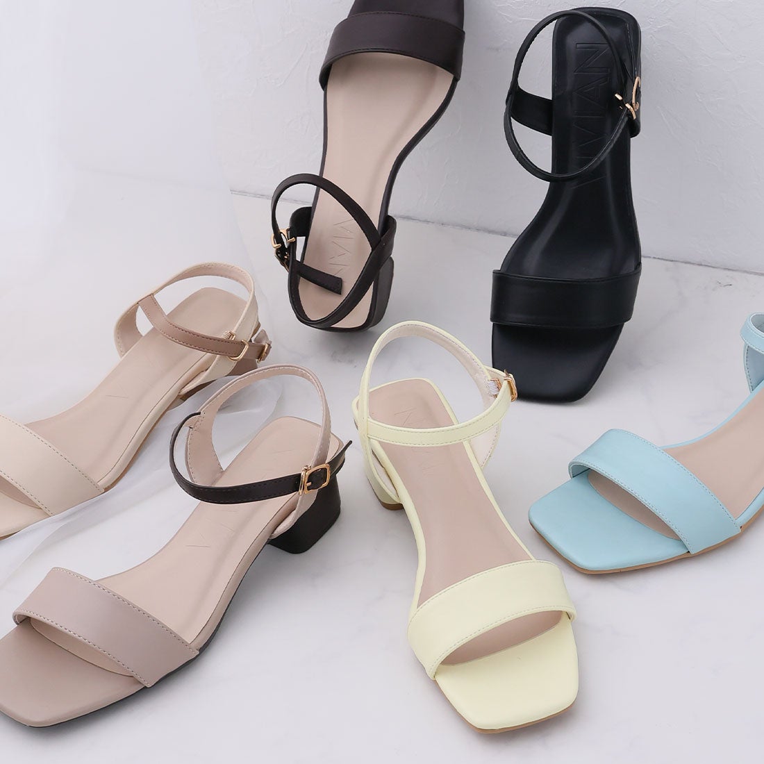 スクエアトゥ4cmヒールアンクルストラップサンダル ｜靴・レディース