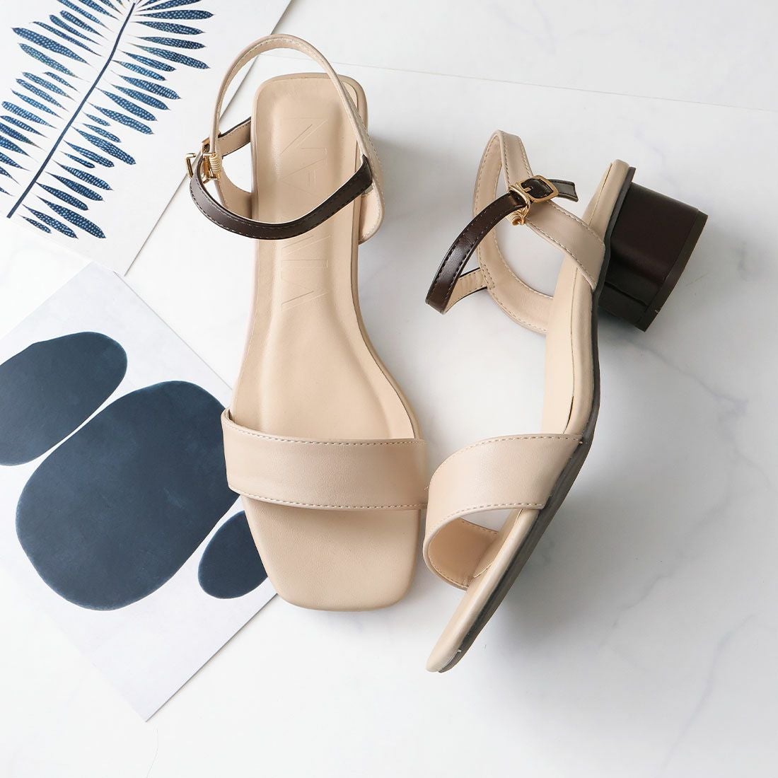 スクエアトゥ4cmヒールアンクルストラップサンダル ｜靴・レディース