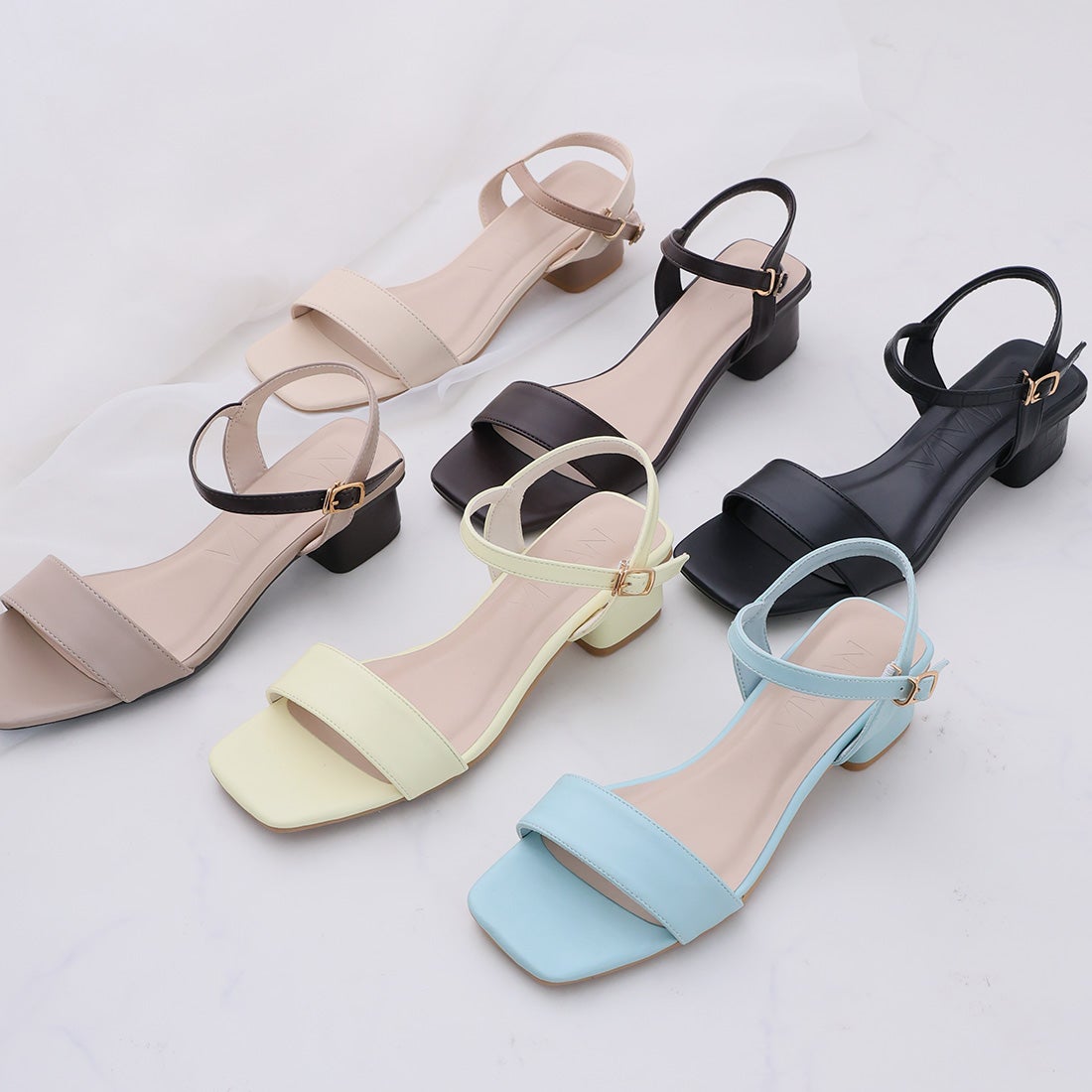 スクエアトゥ4cmヒールアンクルストラップサンダル ｜靴・レディース