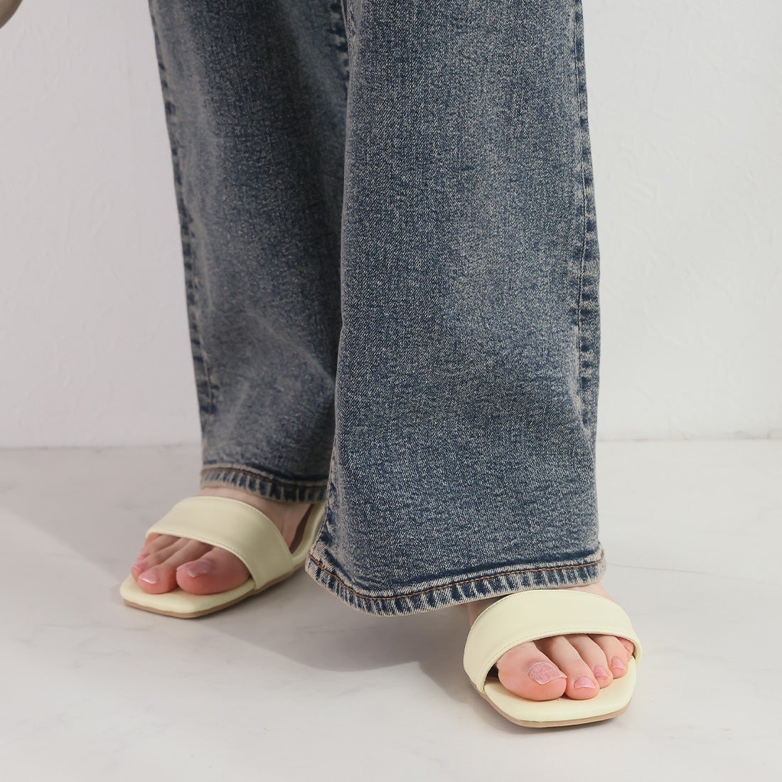 スクエアトゥ4cmヒールアンクルストラップサンダル ｜靴・レディース