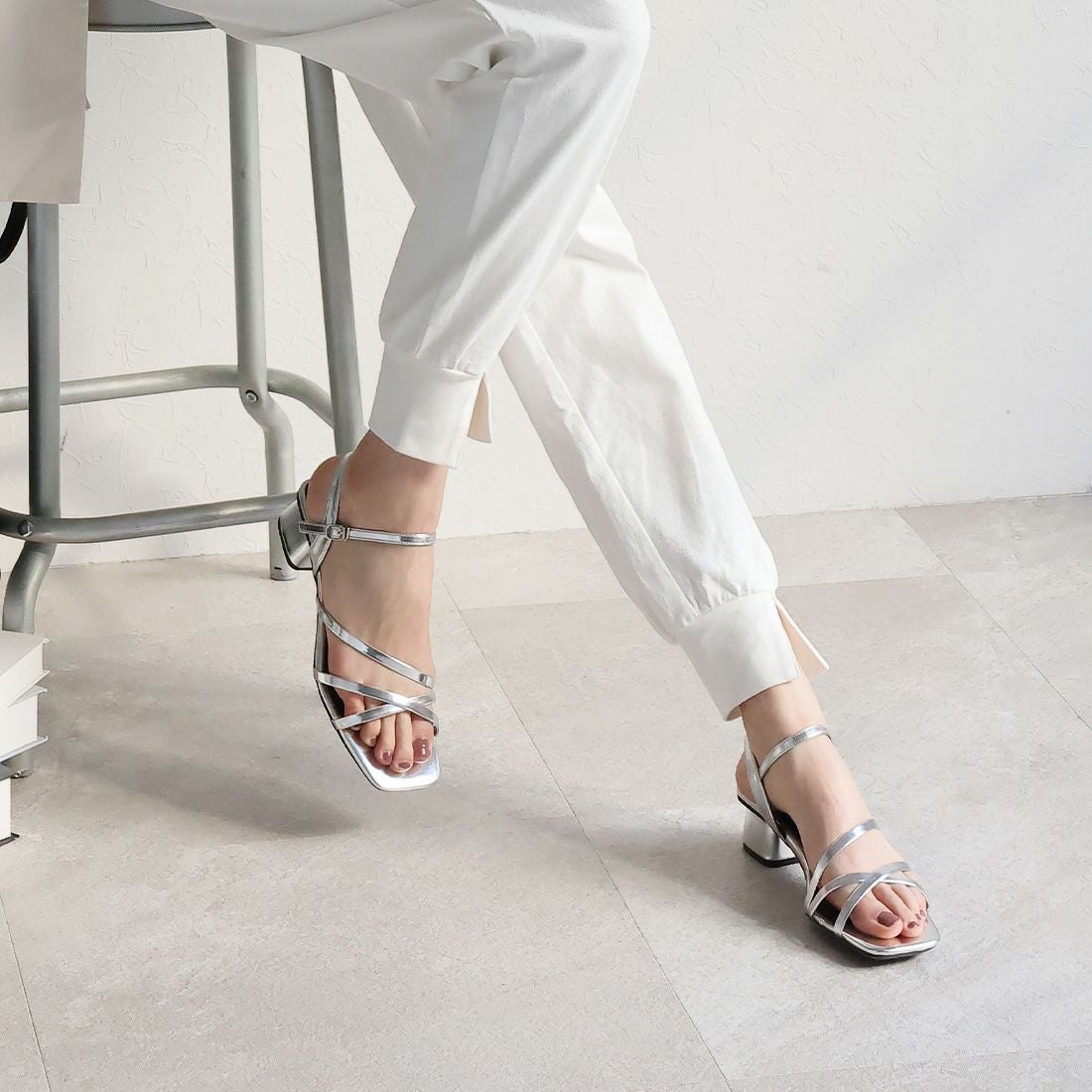 2026年夏新色追加】スクエアトゥアシメ華奢アンクルストラップサンダル