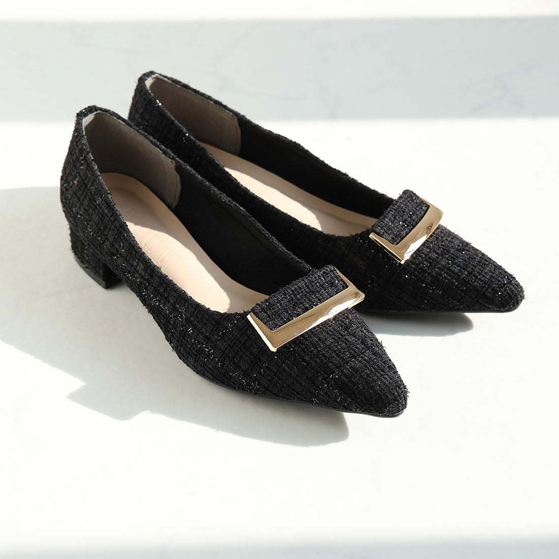 2026年春再販】ポインテッドトゥゴールドバックルモチーフパンプス