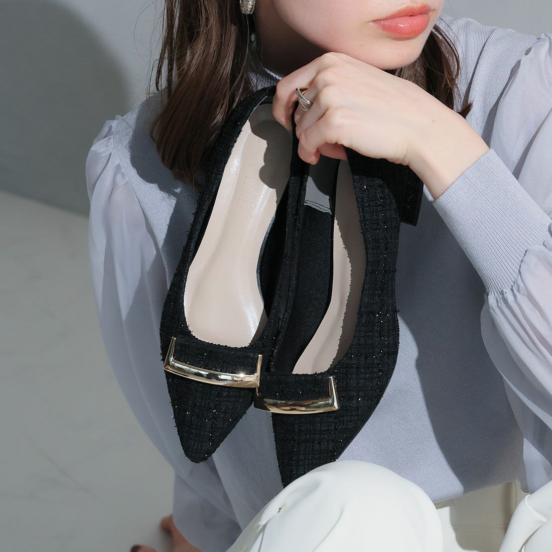 2026年春再販】ポインテッドトゥゴールドバックルモチーフパンプス