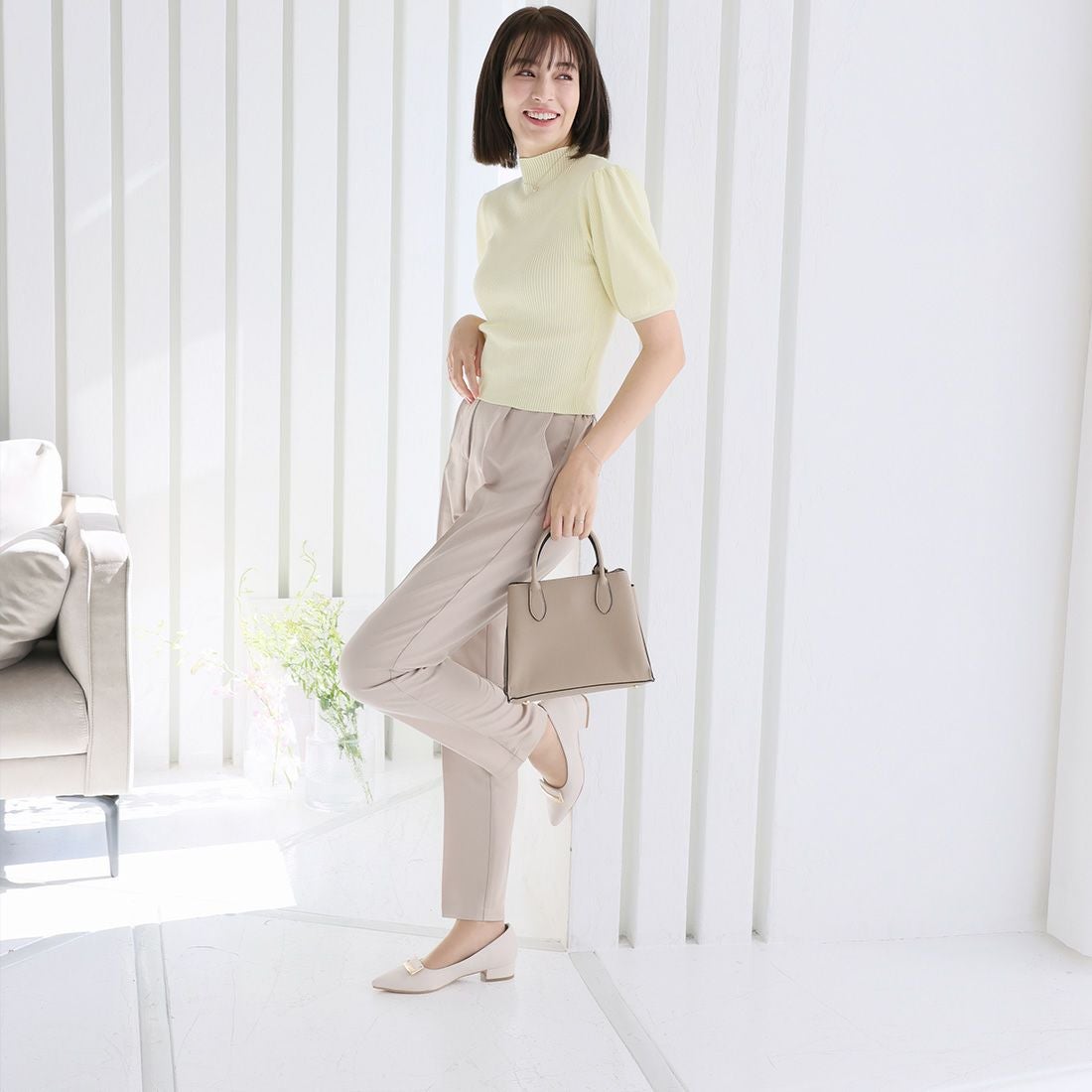 2026年春再販】ポインテッドトゥゴールドバックルモチーフパンプス