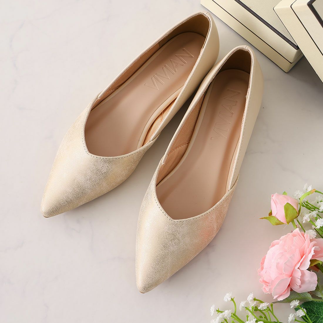 2026年春新色追加】ポインテッドトゥVカット切り替えデザインフラット