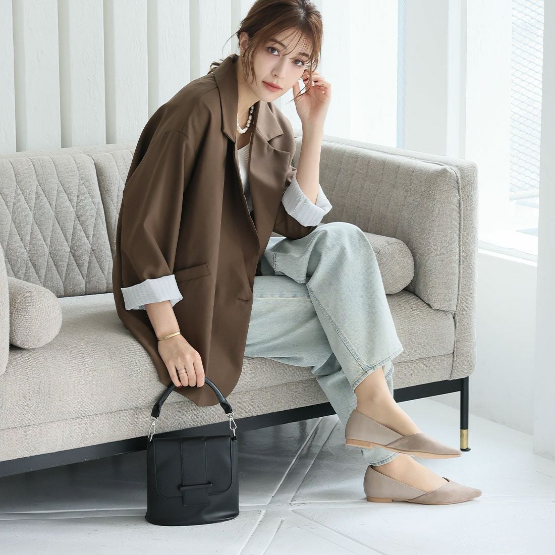 2026年春新色追加】ポインテッドトゥVカット切り替えデザインフラット