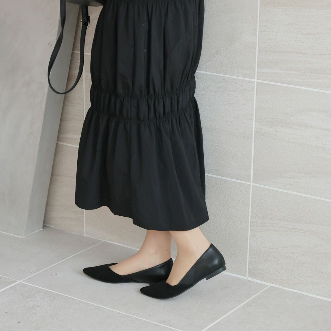 2026年春新色追加】ポインテッドトゥVカット切り替えデザインフラット