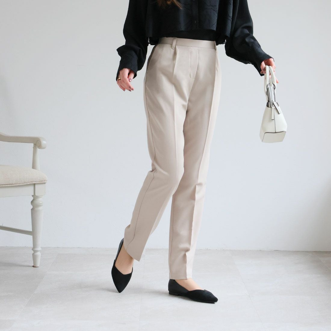 2026年春新色追加】ポインテッドトゥVカット切り替えデザインフラット