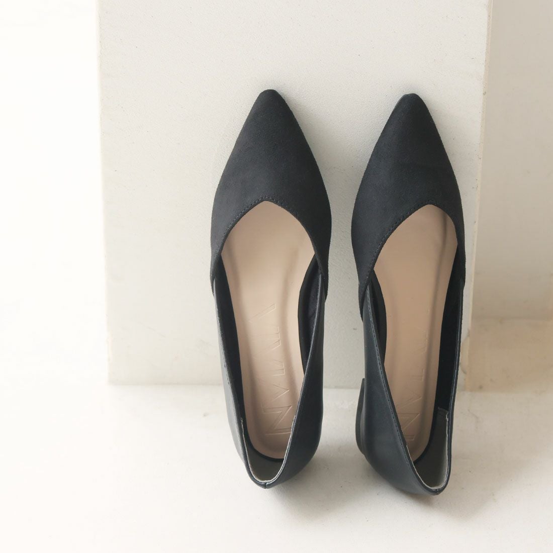 2026年春新色追加】ポインテッドトゥVカット切り替えデザインフラット