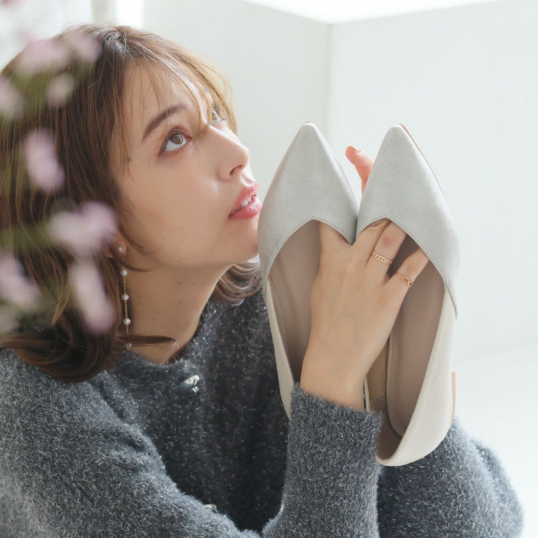 2026年春新色追加】ポインテッドトゥVカット切り替えデザインフラット