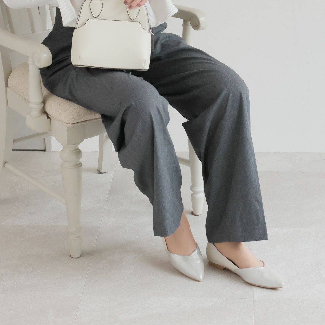 2026年春新色追加】ポインテッドトゥVカット切り替えデザインフラット