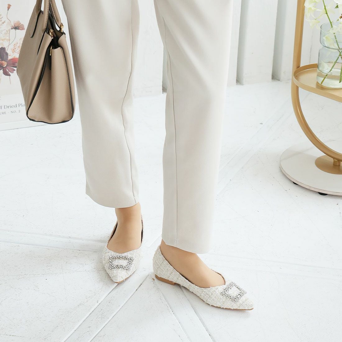 ポインテッドトゥビジューバックルモチーフフラットパンプス ｜靴