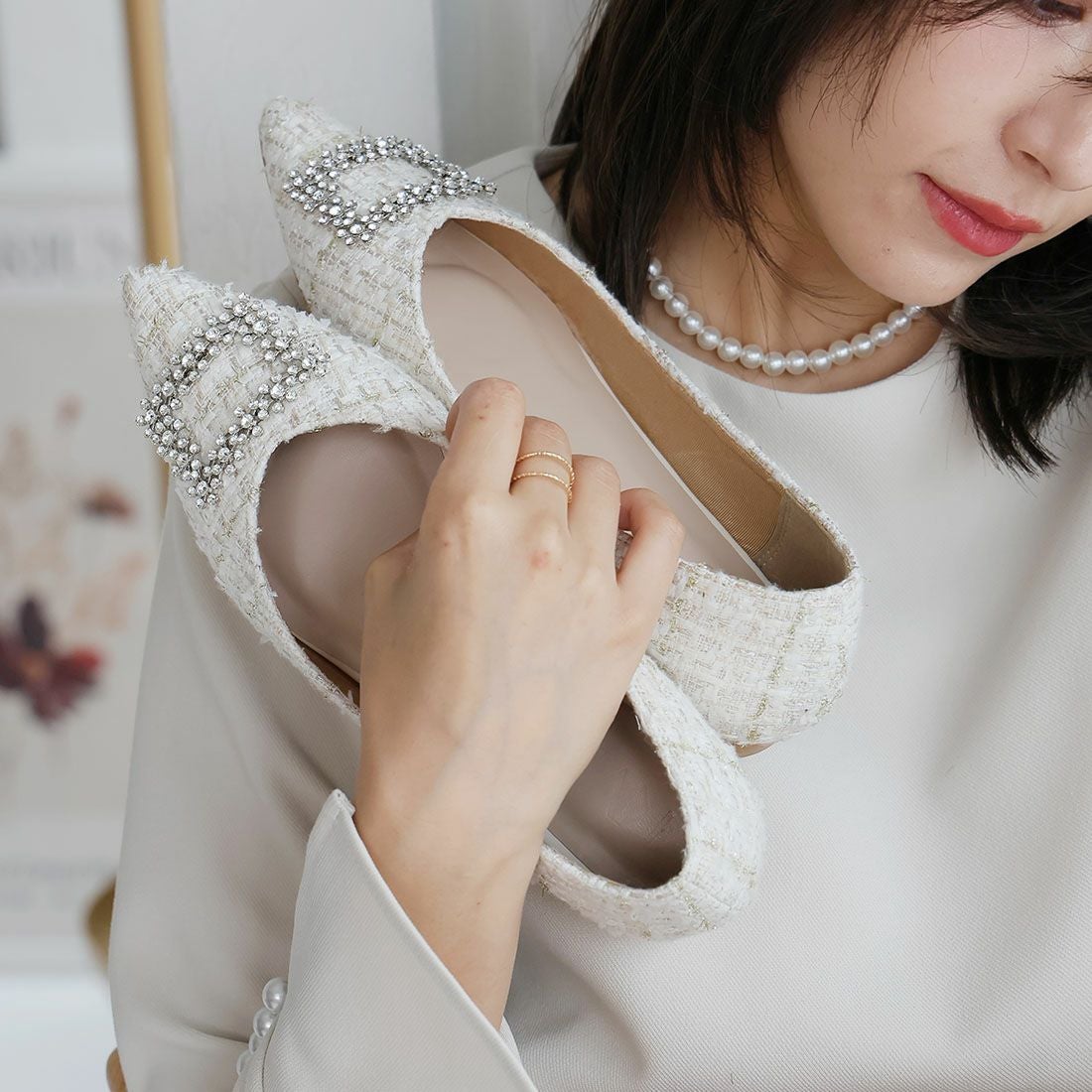 ポインテッドトゥビジューバックルモチーフフラットパンプス ｜靴