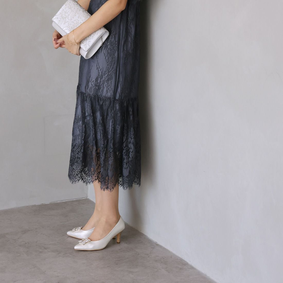 ポインテッドトゥビジューバックルパンプス ｜靴・レディースシューズ